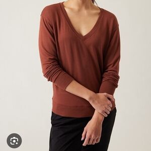 Athleta Size Small V-Neck Brown Sweater. Stay cozy and stylish with this elegant